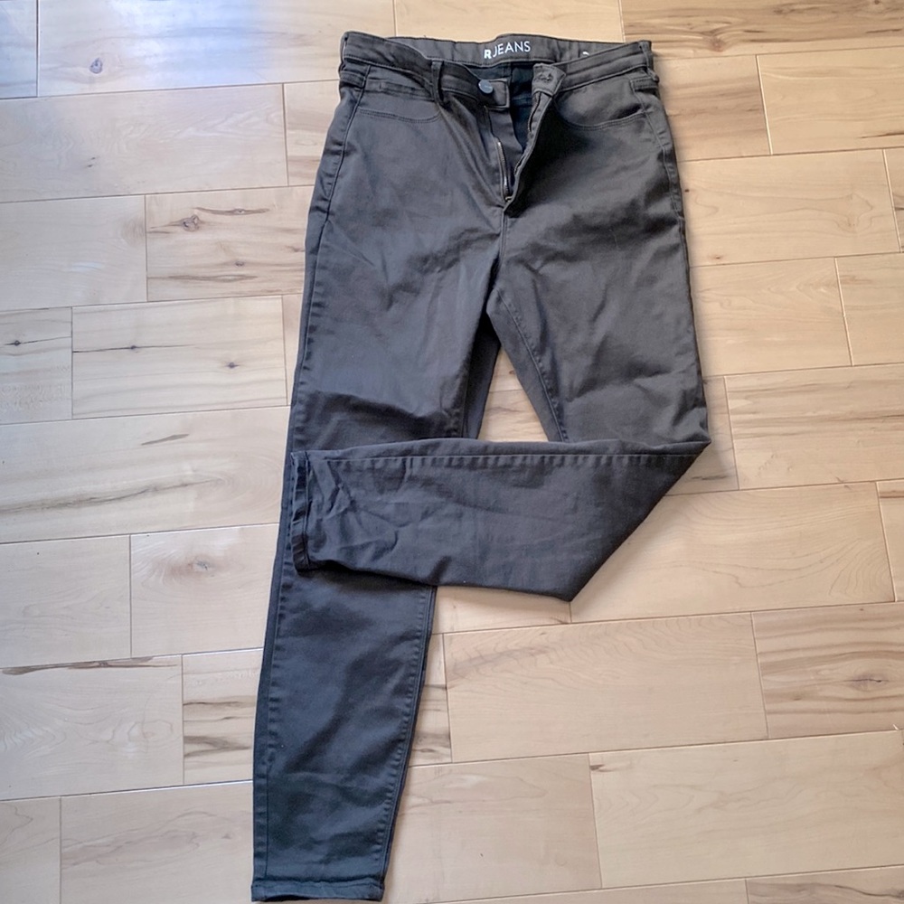 REITMANS kaki jeans.
